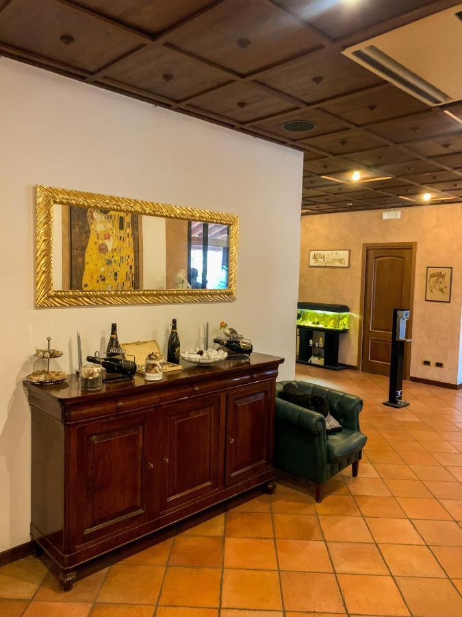 Hotel La Locanda Della Franciacorta Corte Franca Bagian luar foto